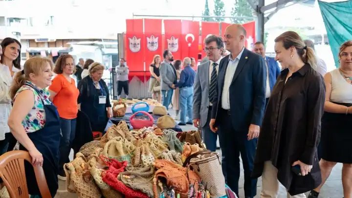 Kadınların gücü Konak’ta buluştu: El emeği pazarı kapılarını açtı