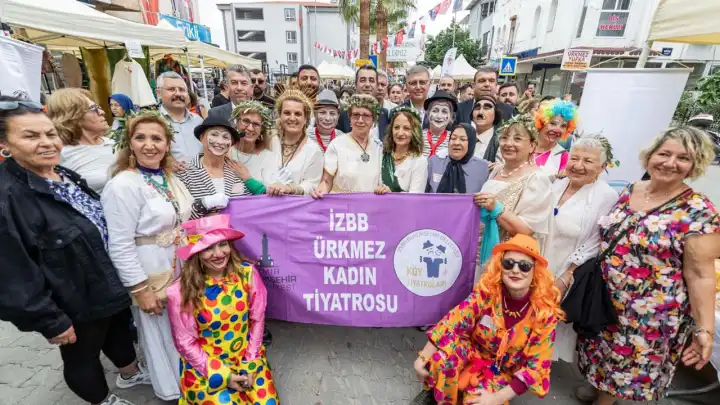 Başkan Tugay'dan Tohum Takas Şenliği’nde fide dağıtımı