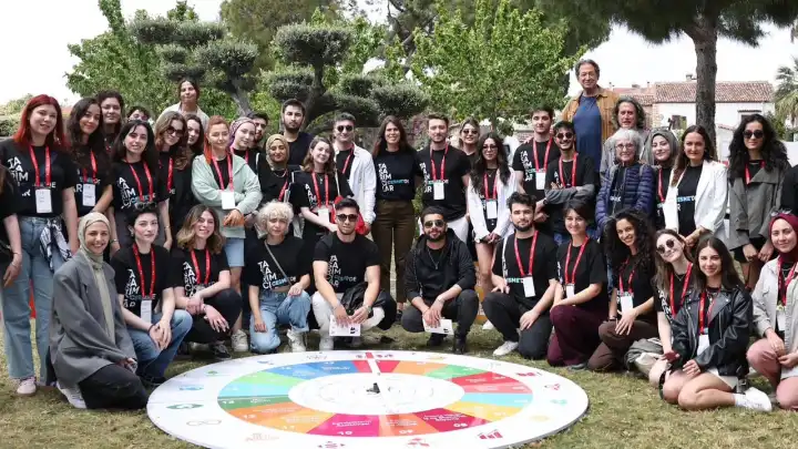 Denizli tasarımcı gençler ile bir araya geldi