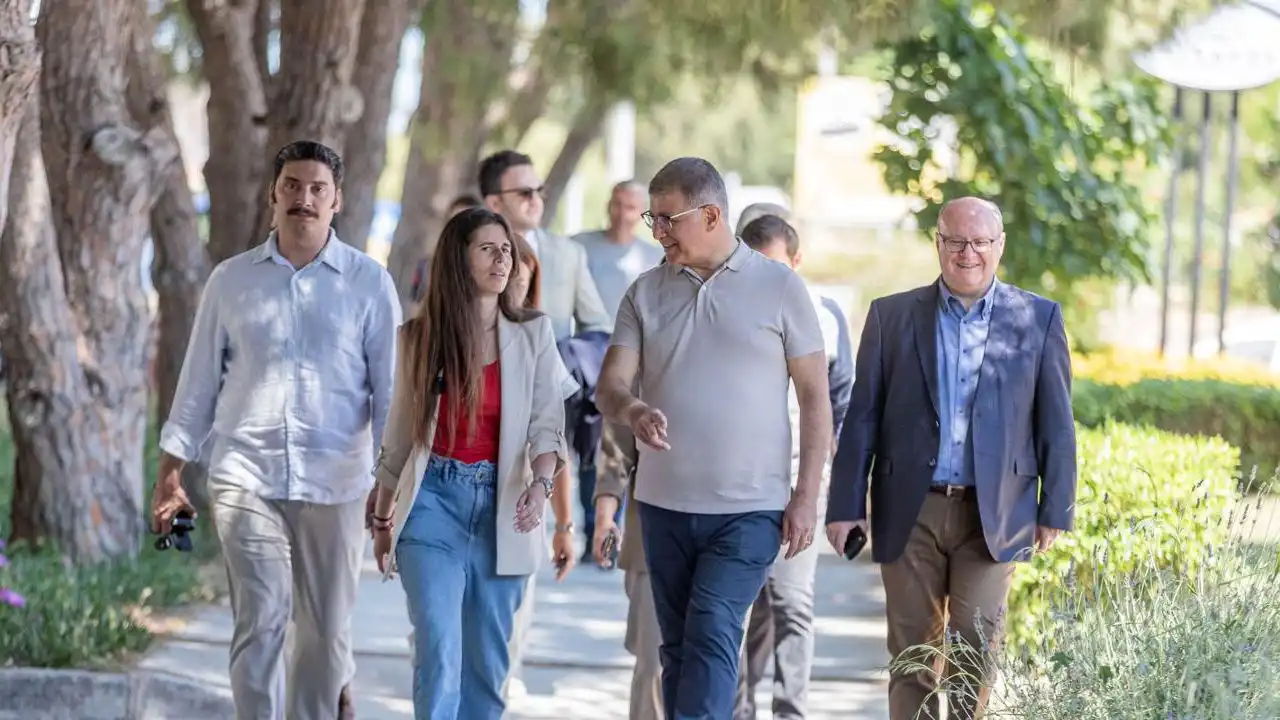 Genç tasarımcılar İzmir’i güzelleştiriyor haberinin görseli