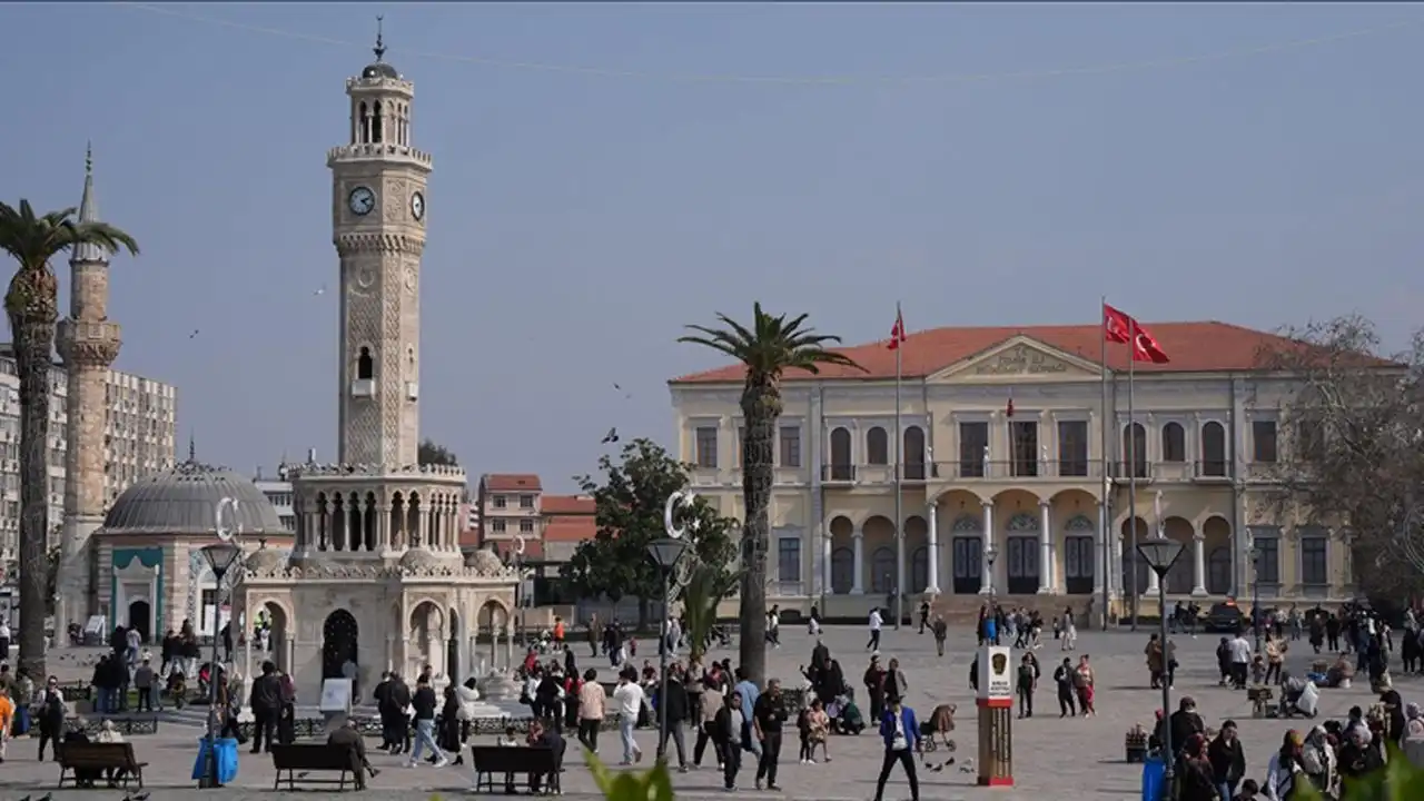 İzmir’de sıcaklık 30 derecenin üzerine çıkıyor haberinin görseli