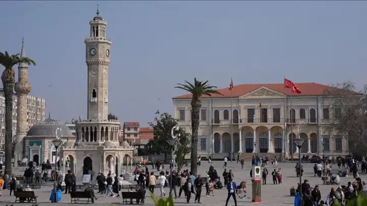 İzmir’de sıcaklık 30 derecenin üzerine çıkıyor