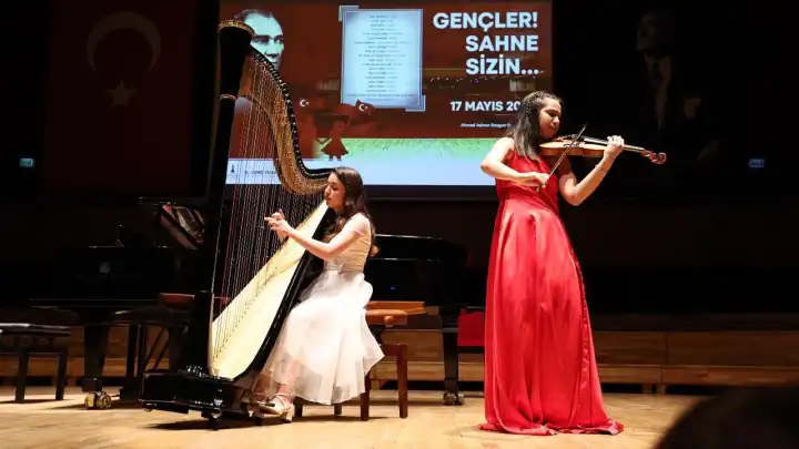 İzmirli gençler, AASSM’de büyüled