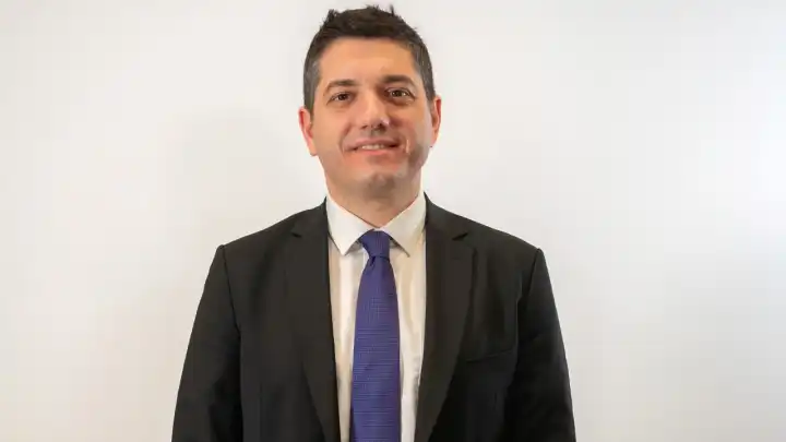 Yelkenbiçer: Gelecek, gençlerin elinde yükselecek