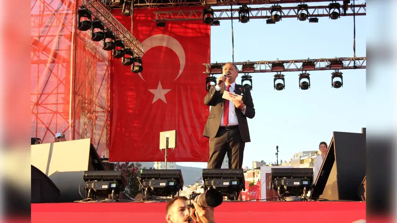 Aslanoğlu kürsüde İmamoğlu’nun mektubunu okudu: İktidar mesajı verdi! haberinin görseli