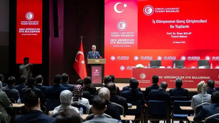 Bakan Bolat: Türkiye Yüzyılı'nı, ticaretin yüzyılı yapma hedefimizi genç kardeşlerimiz başaracak