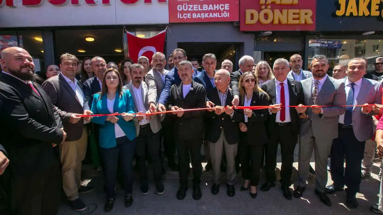 CHP Güzelbahçe İlçe Başkanlığı yeni binası açıldı  haberinin görseli