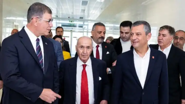CHP lideri Özgür Özel 19 Mayıs Mitingi için İzmir'de