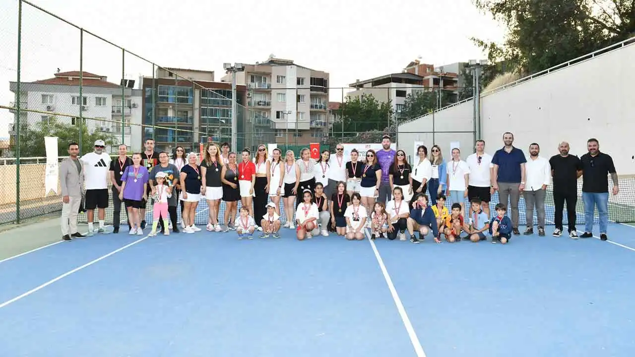 Çiğli’de 19 Mayıs coşkusu sporla taçlandı haberinin görseli
