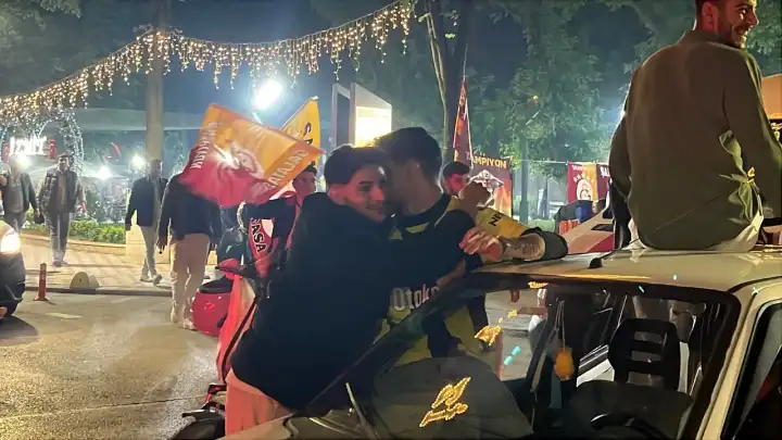 Fenerbahçe taraftarına sarılmalı teselli