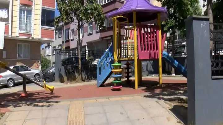 İstanbul’da parkta silahlı saldırı: 1 kişi öldü, 1’i çocuk kişi 3 yaralandı