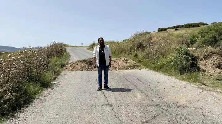 İzmir haber: Arazisinden izinsiz geçiriliyor diye yolu kapattı