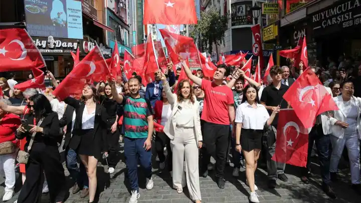 Karşıyaka’da 19 Mayıs coşkusu sokaklara taştı