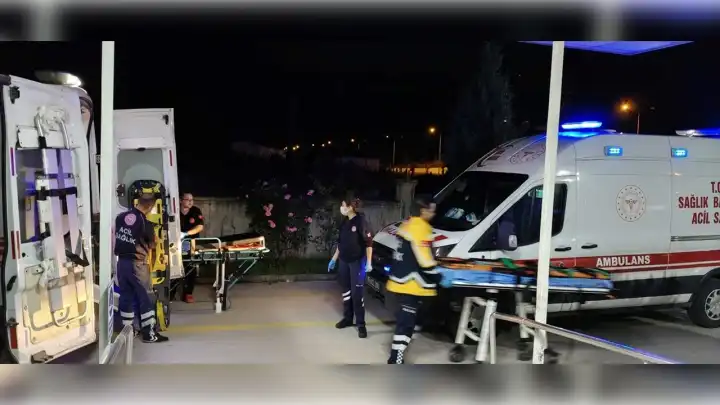 Manisa'da minibüs devrildi: Çok sayıda yaralı var