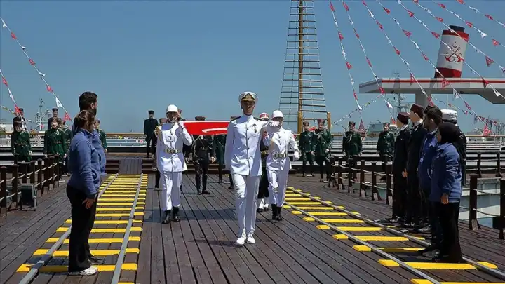 Samsun’da 19 Mayıs anısına Tütün İskelesi’nde bayrak çıkarma töreni