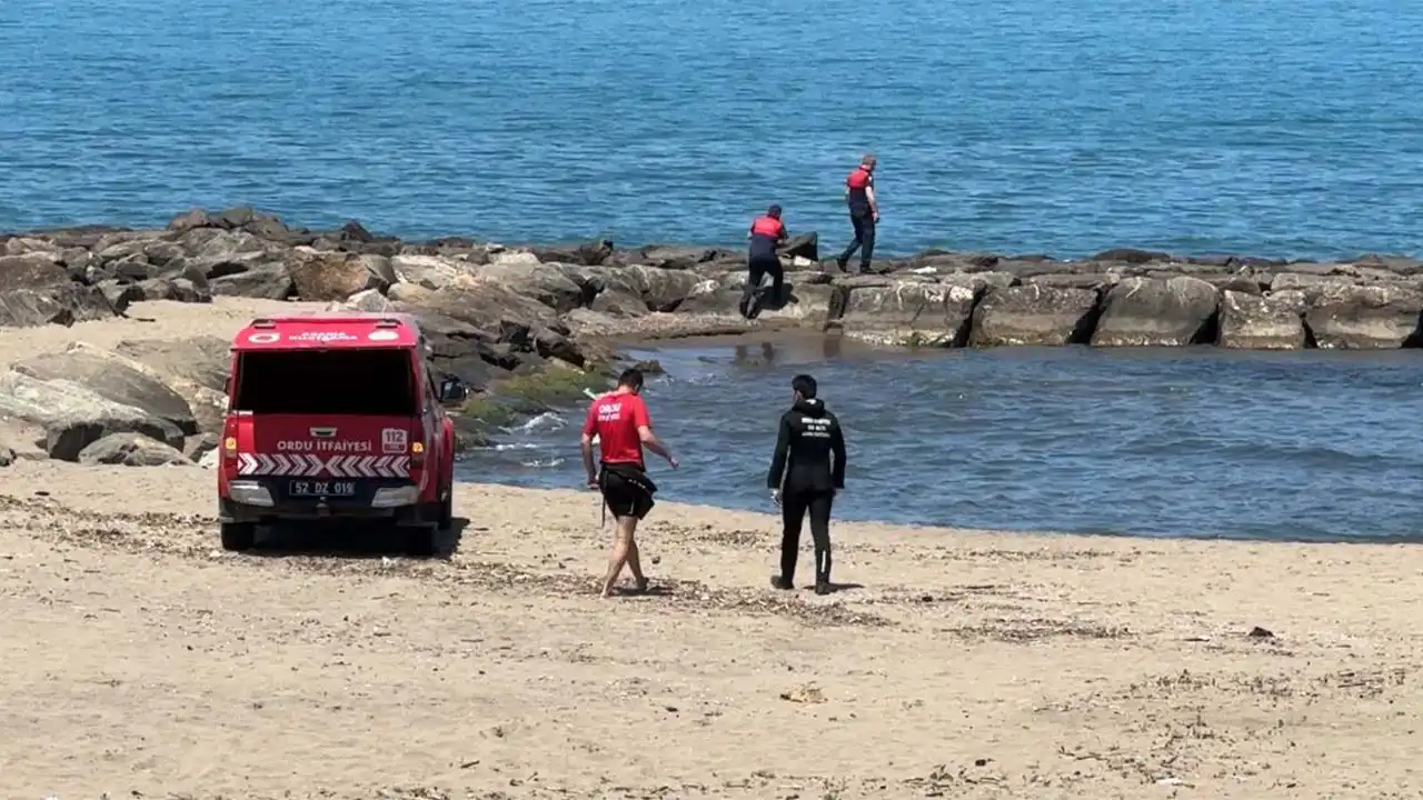 Denizde can pazarı:  Boğulma tehlikesi geçiren öğrencilerden biri kurtarılamadı haberinin görseli