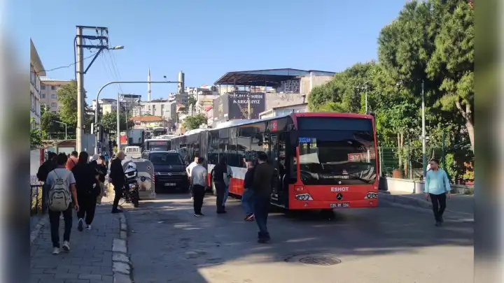 Eski İzmir caddesinde trafik kilitlendi