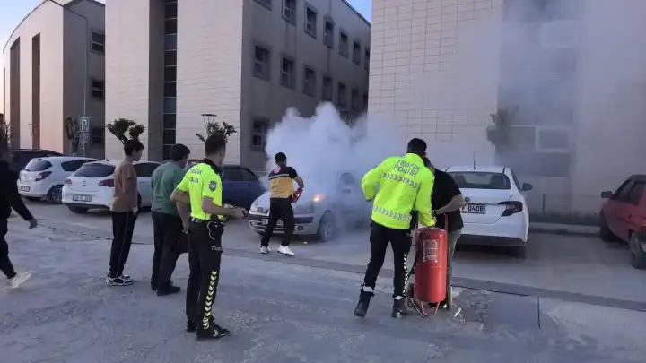 Hastane otoparkı yandı