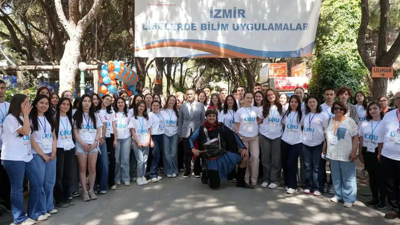 İzmir’de lise öğrencilerinden bilim şöleni haberinin görseli