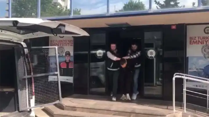 Kadıköy’de şampiyonluk kutlayan Galatasaray tarafını silahla vuran şüpheli tutuklandı