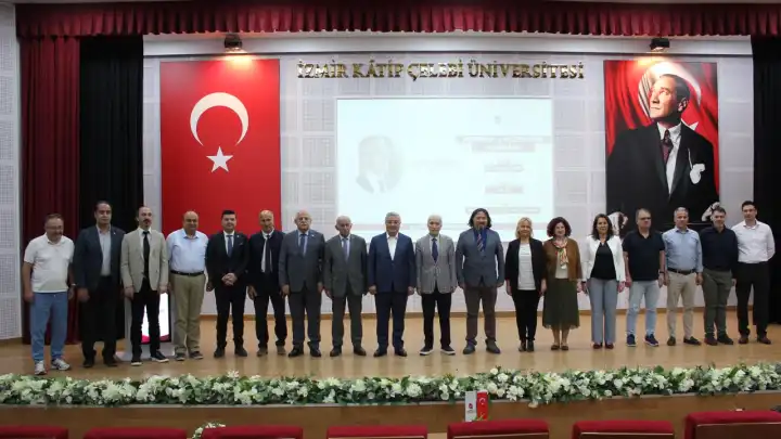 Modernlik ve modernleşme İKÇÜ’de masaya yatırıldı