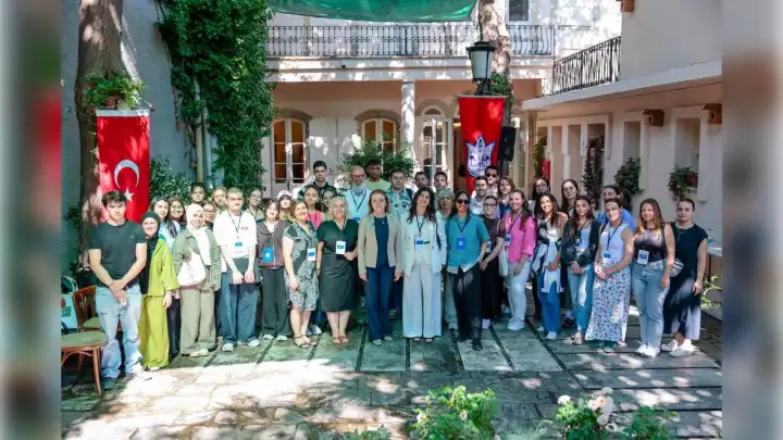 Nilüfer Çınarlı Mutlu dünya gençleriyle buluştu