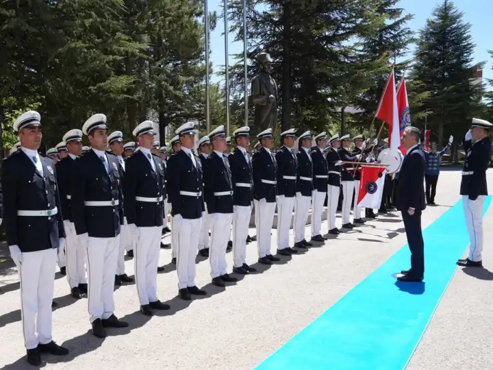 Bakan Yerlikaya'dan Polis Akademisi'ne ziyaret