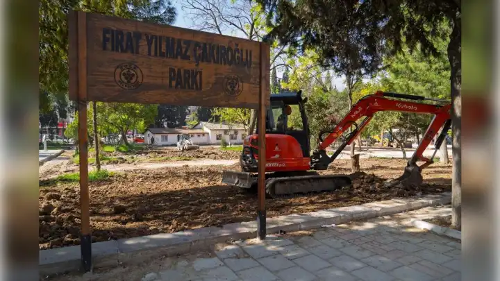 Buca'da Fırat Çakıroğlu Parkı yenileniyor