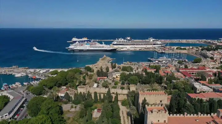Gemi ile 5 yıldızlı otel konforunda seyahat