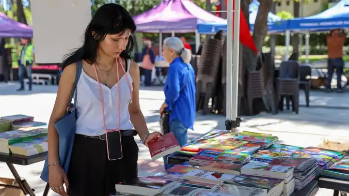 Hasanağa kitap severleri ağırlamaya devam ediyor