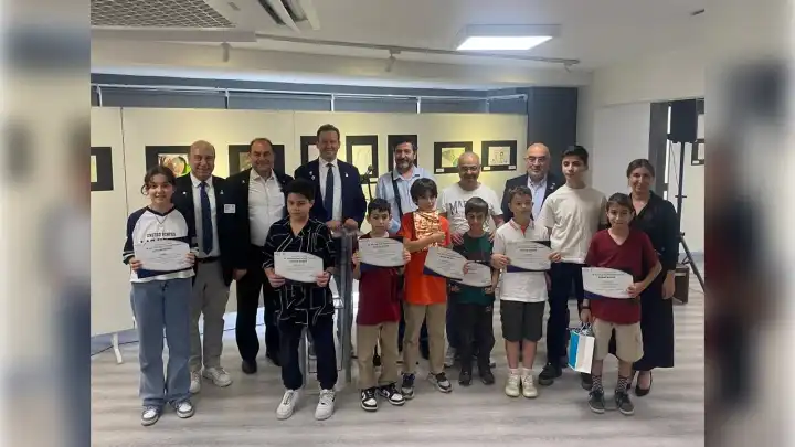 İzmir'de Altın Çizgi ödülleri sahiplerini buldu
