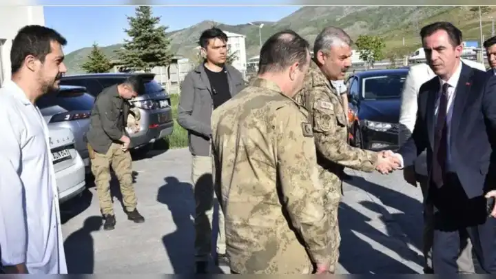 Polis aracı takla attı: 2 yaralı