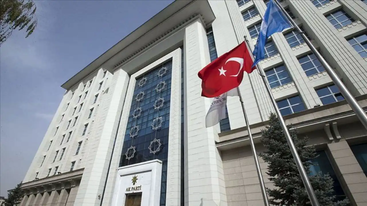 AK Parti’de kritik toplantı: Cumhurbaşkanı Erdoğan bakanlar ve vekillerle bir araya geldi haberinin görseli