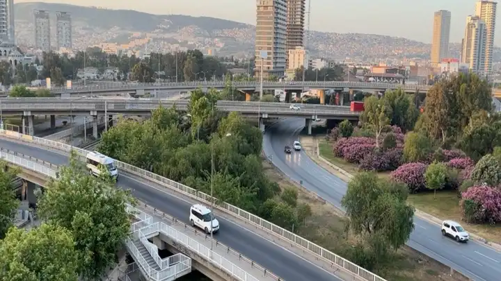 Ege Denizi'nde korkutan deprem: İzmir ve çevre illerde hissedildi