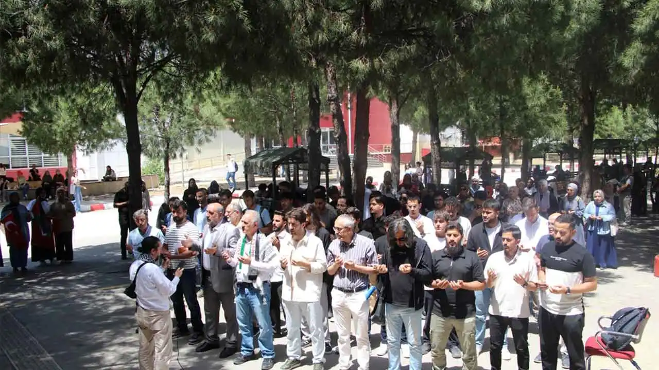 İKÇÜ Öğrencilerinden Gazze'ye Destek: “Unutmayacağız, Susmayacağız” haberinin görseli