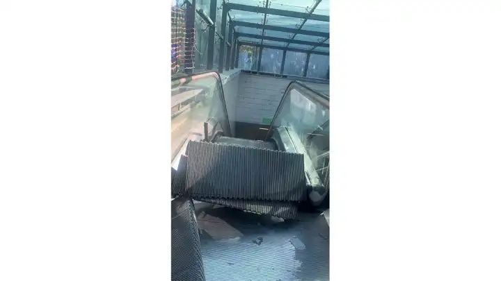 Kadıköy  Metrosunda yürüyen merdiven kırıldı