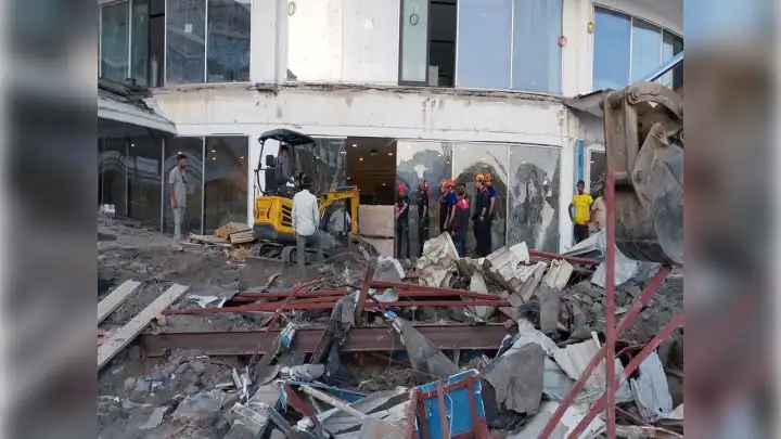 5 yıldızlı otel inşaatında teras çöktü
