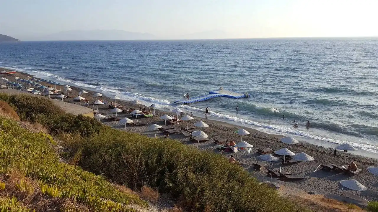 Cebinizi yormadan tatil yapın: İzmir’in gizli plajı keşfedilmeyi bekliyor haberinin görseli