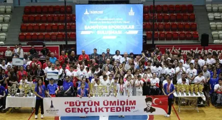 Celal Atik Spor Salonu’nda gençlik ve spor coşkusu