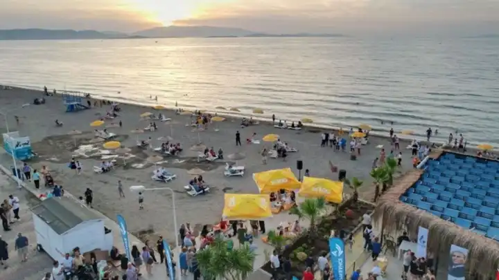 Deniz kıyısında lezzetin yeni adresi: Güzelbahçe Güzbel Cafe 2025 menüsüyle gönülleri fethedecek!