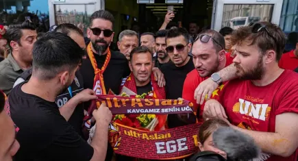 Galatasaray kafilesi, İzmir'de
