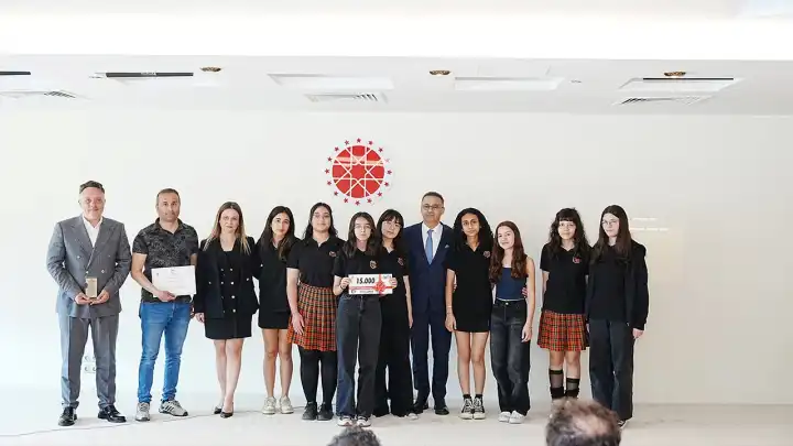 İzmir'de genç gazetecilere ödül