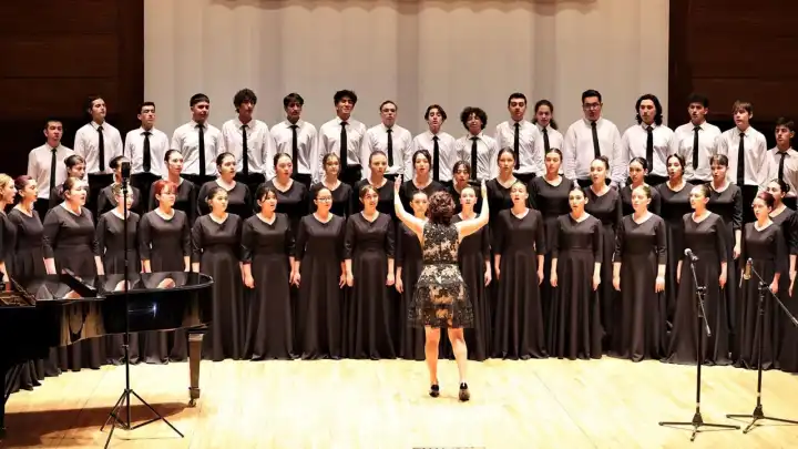 İzmir'de müzik dolu günler: İzmir Uluslararası Çoksesli Korolar Festivali başladı