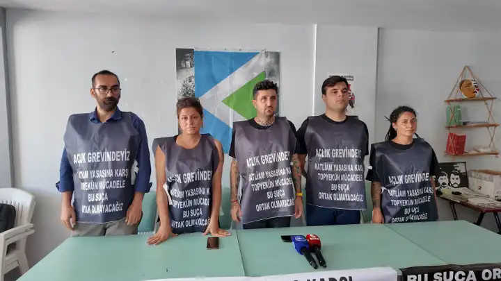 İzmir Yaşam Hakları Savunucuları hayvanlar için açlık grevine başladı