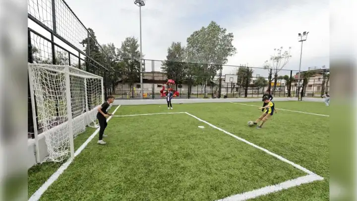 Konak’a modern halı saha
