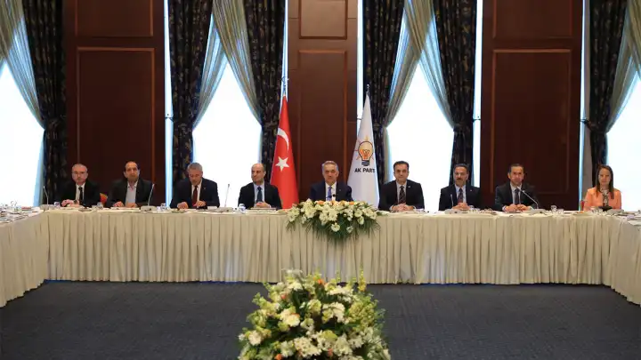 AK Parti’den yeni anayasa için dördüncü çalıştay