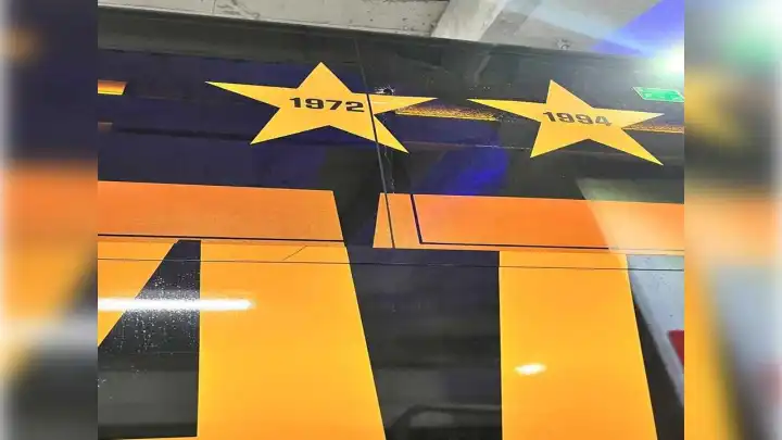İzmir'de Galatasaray otobüsüne çirkin saldırı!