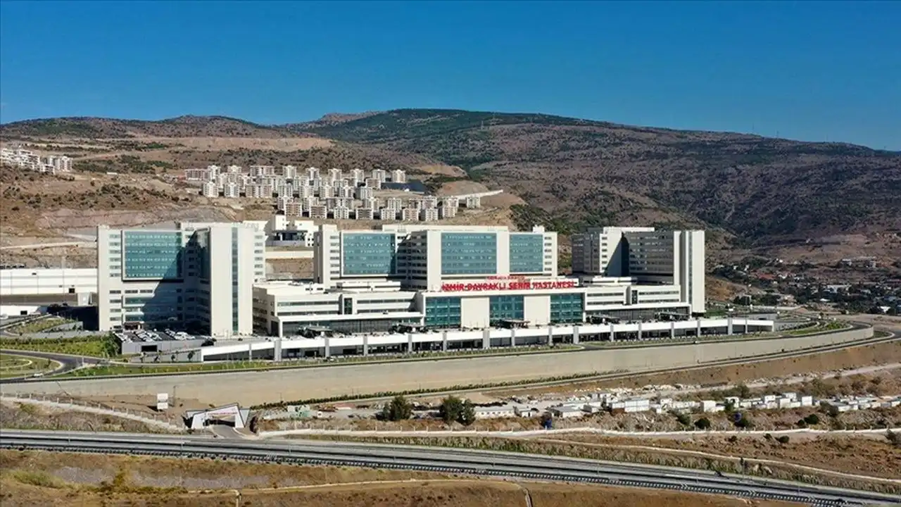 İzmir Şehir Hastanesi'nde yangın! haberinin görseli