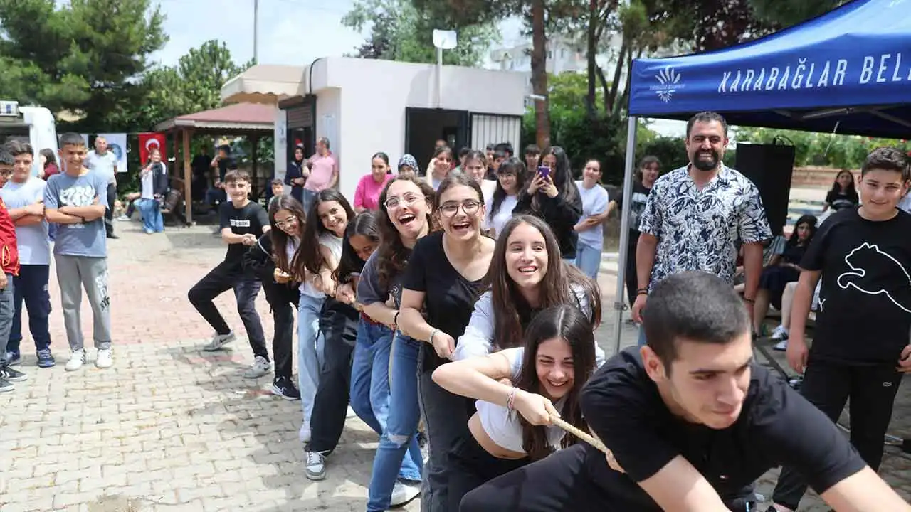 Karabağlar’da Bahar Şenliği coşkusu haberinin görseli