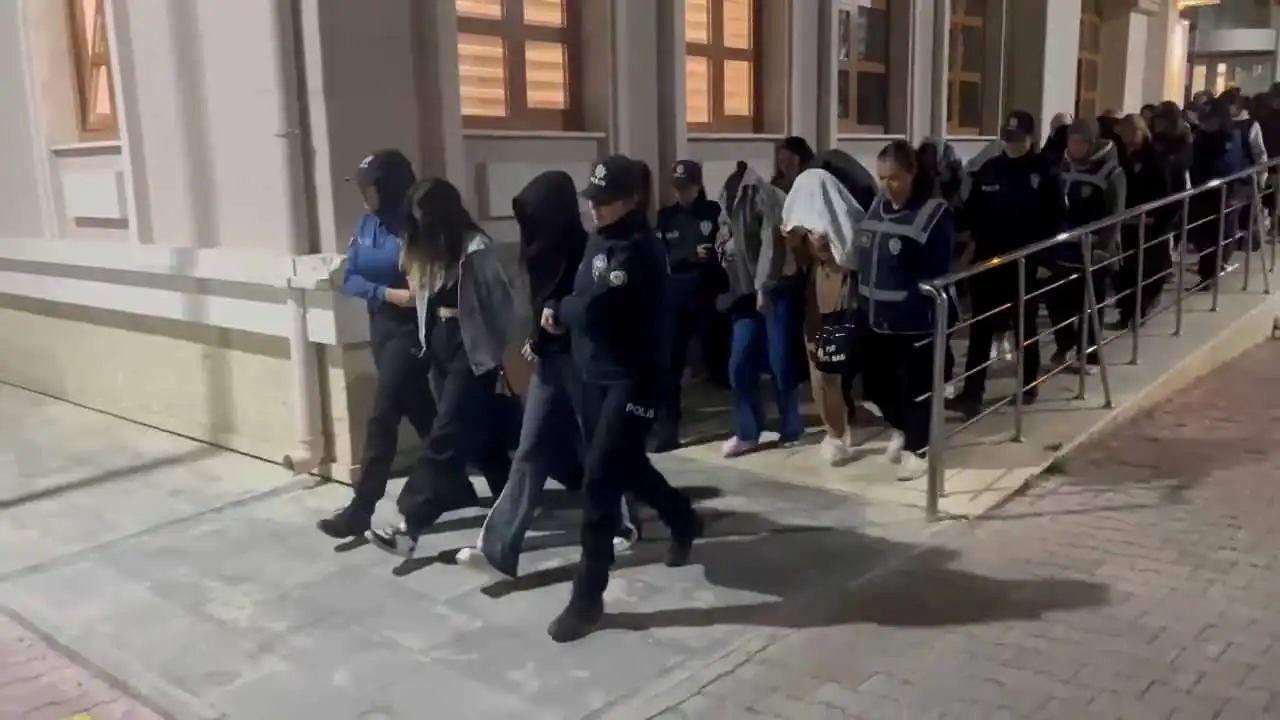 Konya’da masaj salonlarına fuhuş baskını: 74 kadın kurtarıldı haberinin görseli
